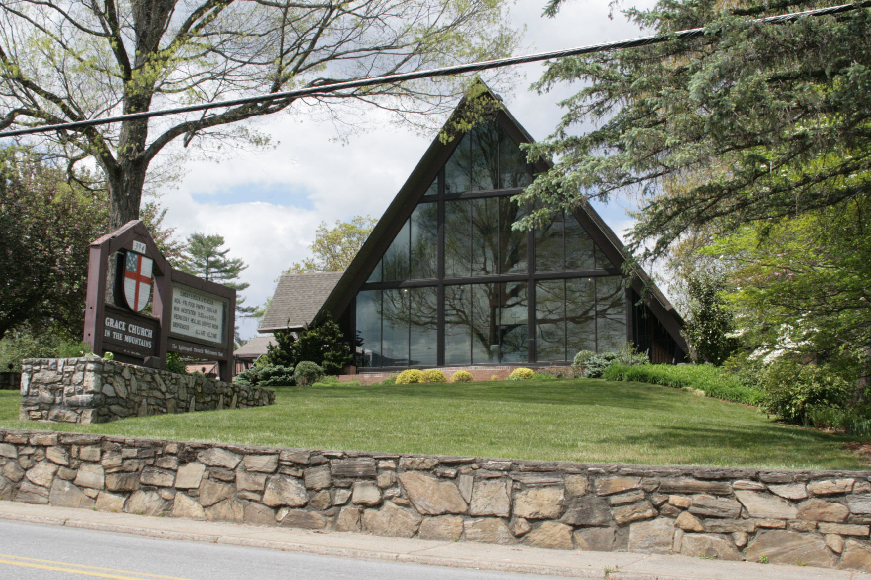 Serves as rector in Waynesville